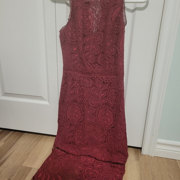 Burgundy Lace Midi Dress - Picture 2 of 6